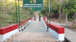 Jaga Akses Vital Warga, Babinsa Sawahan Bersama Linmas Patroli Jembatan Merah Putih Desa Bareng