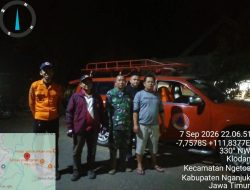 MALAM PANJANG DI LERENG GUNUNG WILIS, TNI DAN WARGA BERJIBAKU JINAKKAN API KARHUTLA