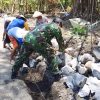 CEGAH BANJIR SEBELUM HUJAN DATANG, BABINSA BAGOR AJAK WARGA PESUDUKUH BERSIHKAN SALURAN AIR