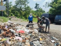 BUKAN SEKADAR BERSIH-BERSIH, BABINSA DAN WARGA PETAK BERGERAK JAGA LINGKUNGAN, CEGAH PENYAKIT DARI TPA