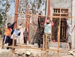 WUJUDKAN KEPEDULIAN TERHADAP SARANA IBADAH, BABINSA SUGIHWARAS BERSAMA WARGA GOTONG ROYONG BANGUN MASJID