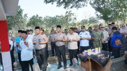 KAPOLRI BERSAMA GUBERNUR JAWA TIMUR ZIARAH KE MAKAM MARSINAH, PAHLAWAN BURUH DI KABUPATEN NGANJUK