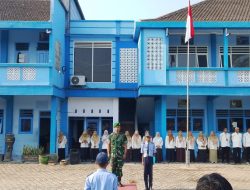 Tumbuhkan Jiwa Nasionalisme Bati Wanwil Koramil 0810/11 Prambon Pimpin Upacara Hari Kesaktian Pancasila di SMK Al Asy’ariyah