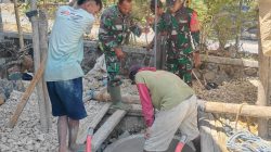 Babinsa Bersama Warga Gotong Royong Bangun Sumur, Bantu Penuhi Kebutuhan Air 3 KK di Semanding