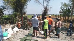 PEMBANGUNAN JEMBATAN PERINTIS GARUDA DI KEDUNGGLUGU CAPAI 43 PERSEN, KODIM 0810/NGANJUK TERUS PACU PEMBANGUNAN INFRASTRUKTUR DESA