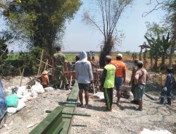 PEMBANGUNAN JEMBATAN PERINTIS GARUDA DI KEDUNGGLUGU CAPAI 43 PERSEN, KODIM 0810/NGANJUK TERUS PACU PEMBANGUNAN INFRASTRUKTUR DESA