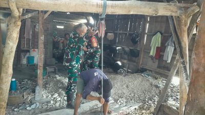 Wujudkan Kepedulian Nyata, Babinsa Bantu Warga Bangun Sumur untuk 3 KK di Tempuran