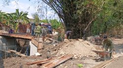 Gotong Royong TNI dan Warga, Pembangunan Jembatan Garuda Klagen Kian Mendekati Rampung