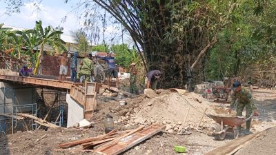 Gotong Royong TNI dan Warga, Pembangunan Jembatan Garuda Klagen Kian Mendekati Rampung