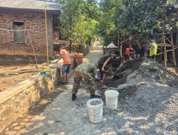 Pererat Keakraban TNI dan Masyarakat, Babinsa Koramil Sawahan Bersama Warga Sidorejo Gelar Kerja Bakti